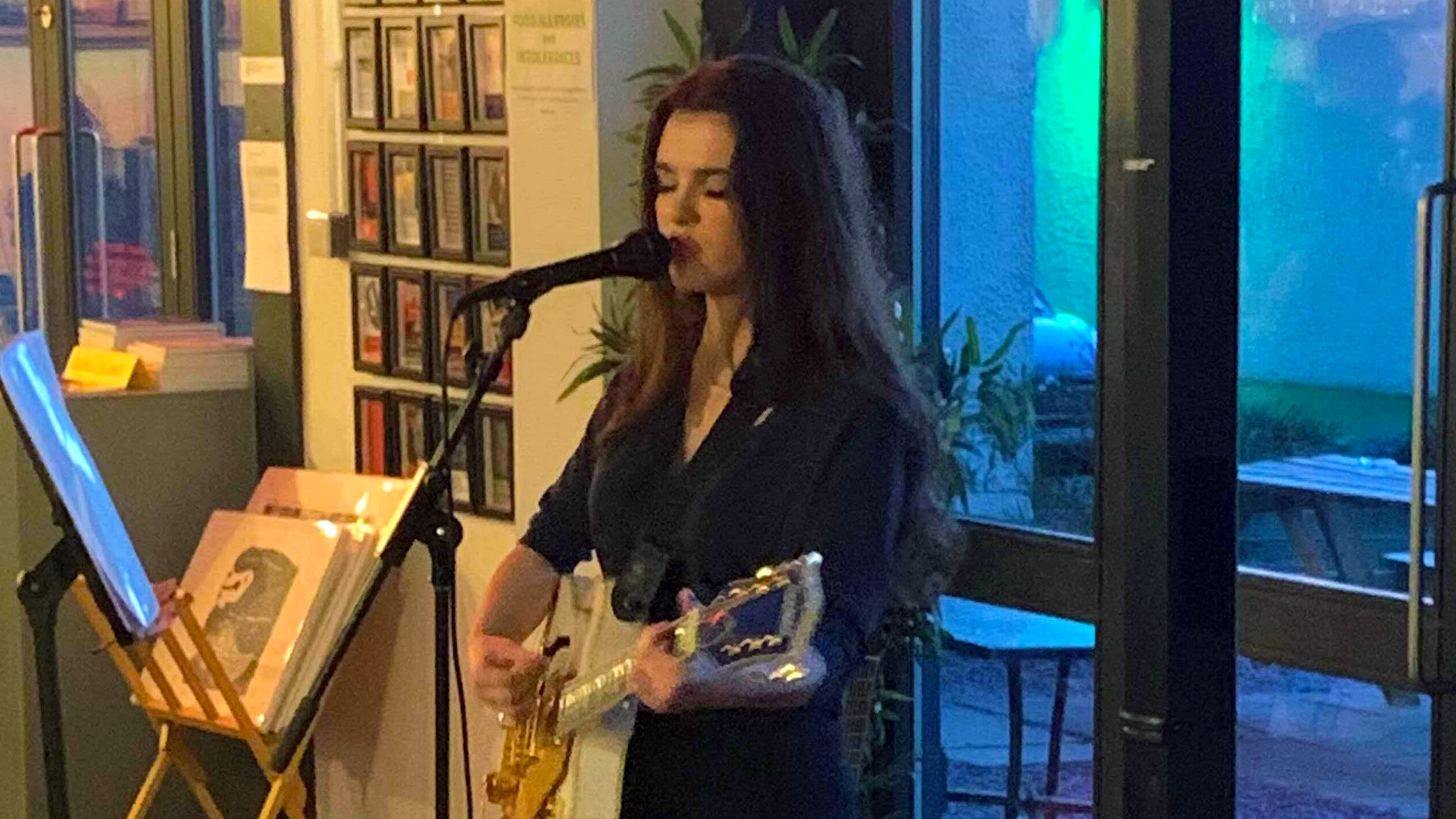 live music in Dunfermline with Sophie De Rose